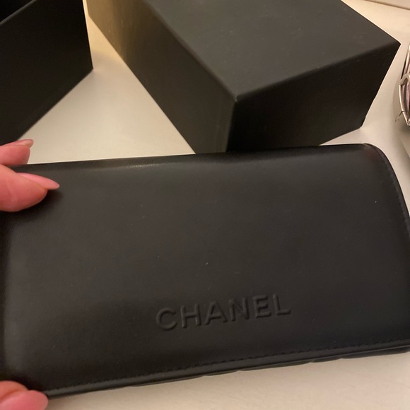 Chanel sun glasses worn a couple times - Picture 8 of 9